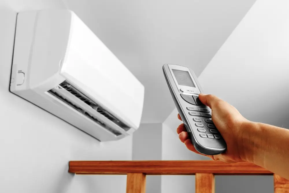 Ar-Condicionado Smart Wi-Fi com controle remoto.