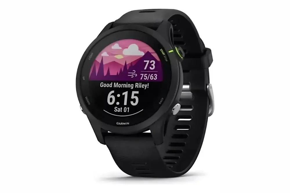 Smartwatch para ciclismo com GPS Garmin Forerunner 255 music cor preto em um fundo branco.