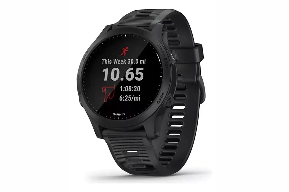 Smartwatch para ciclismo com GPS Polar Garmin Forerunner 945 music cor preto em um fundo branco.