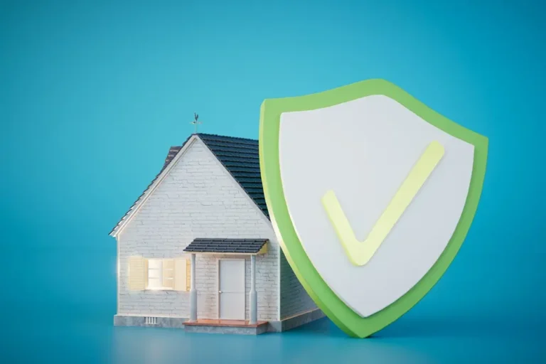 Uma pequena casa ao lado de um grande escudo verde e branco com uma marca de seleção, simbolizando proteção e segurança do lar.