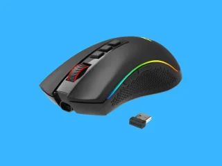 Mouse Gamer sem fio em um fundo azul.