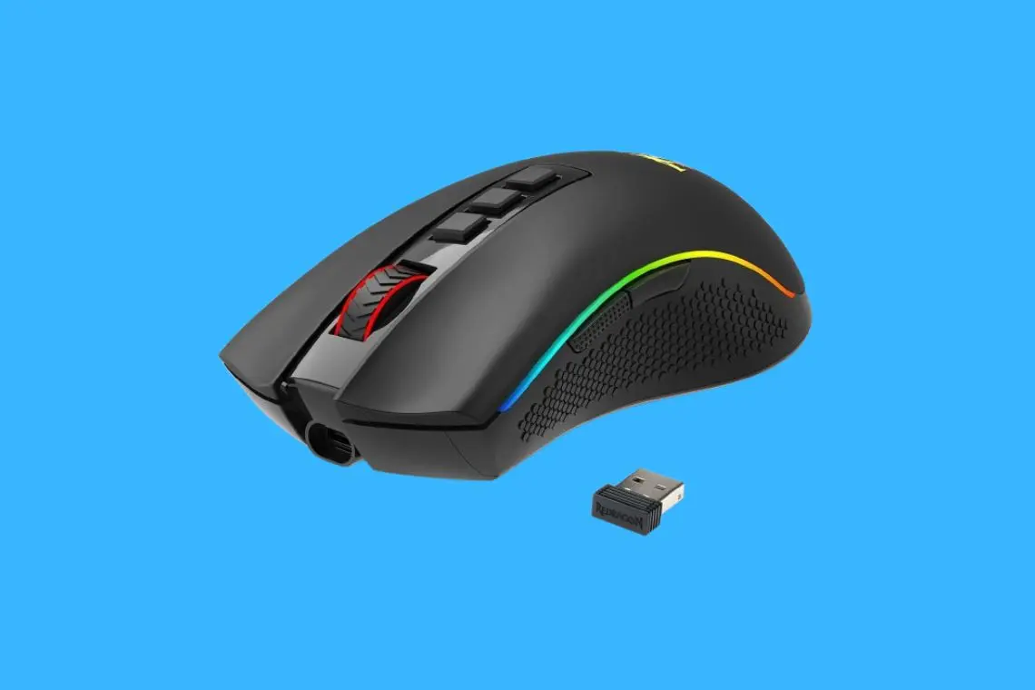 Mouse Gamer sem fio em um fundo azul.