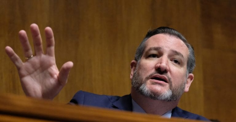 Projeto de lei de Ted Cruz dá 10 anos de autonomia às empresas de IA