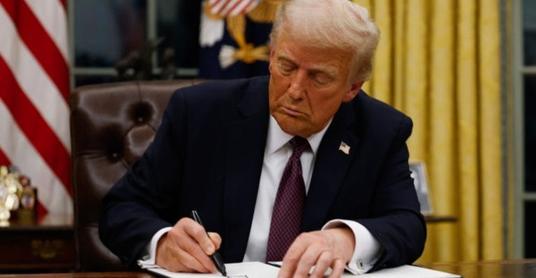 Trump aumenta taxa de visto H-1B para US$ 100.000