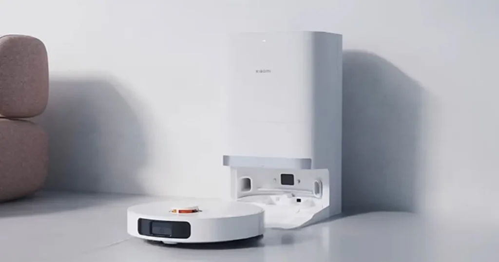 Robot Vacuum X20 Plus em sua base.