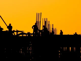 Como a Explosão da IA Está Turbinando os Salários da Construção Civil