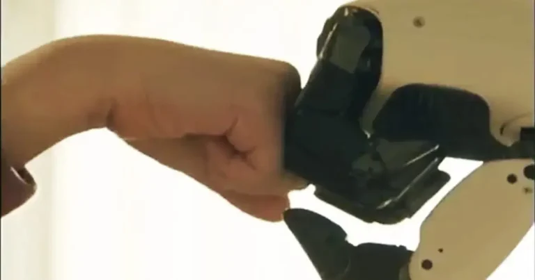 LG Revela Robô Doméstico com Braços Articulados para Tarefas