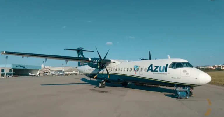 Azul cai 21% após aprovação de plano