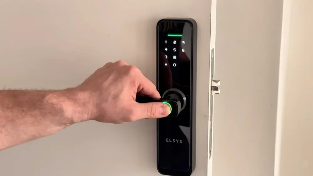 Fechadura Digital Elsys DE4000B é Boa