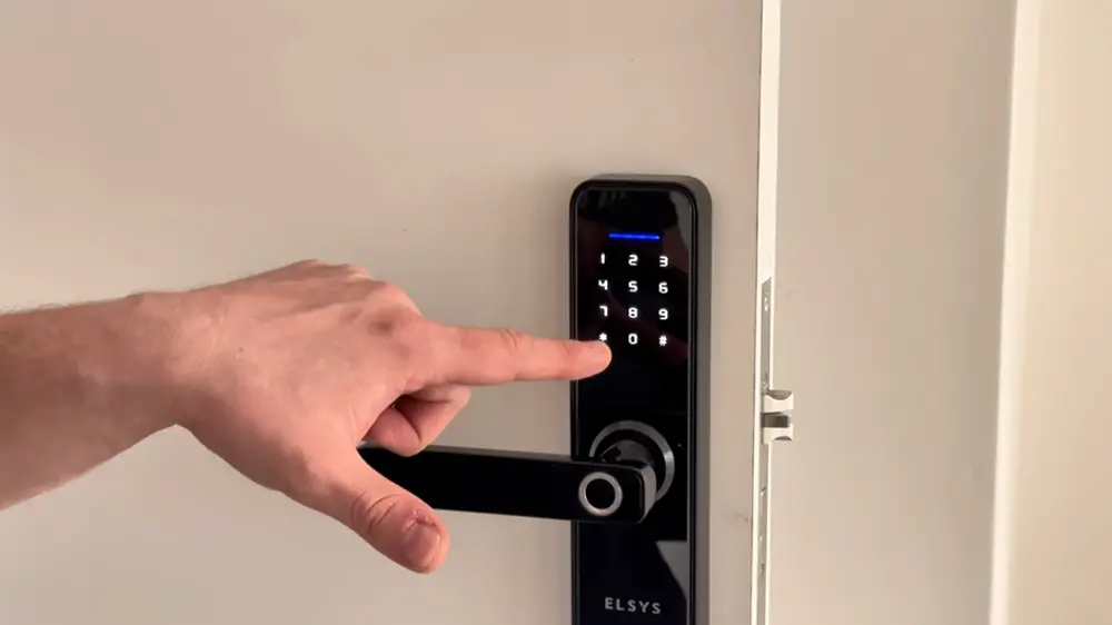 Fechadura Digital Elsys DE4000B é Boa
