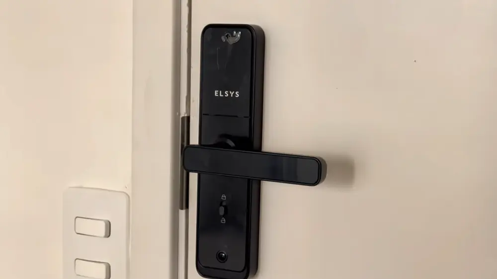 Fechadura Digital Elsys DE4000B é Boa