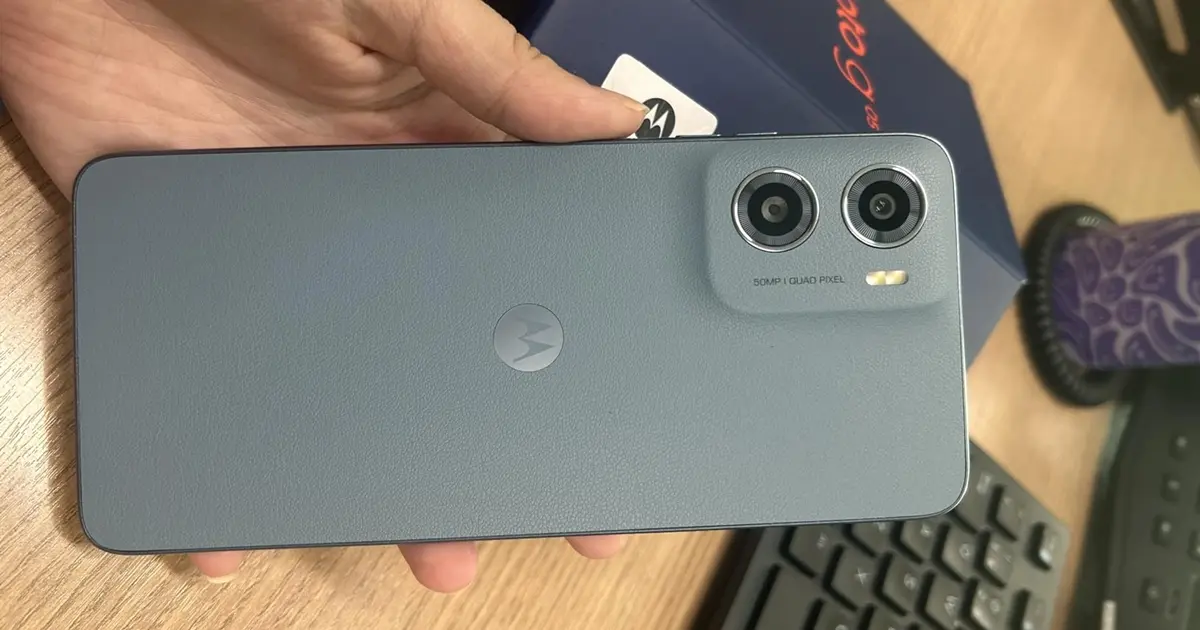 Smartphone Motorola Modelo Moto g05 cor cinza.