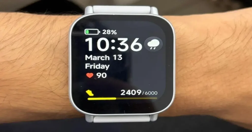  Redmi Watch 5 Active no pulso com destaque para sua bateria.