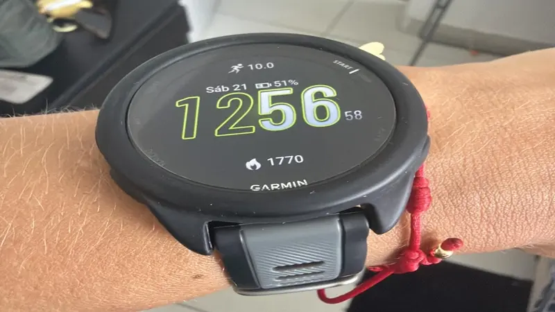 Garmin Forerunner 165 music no pulso