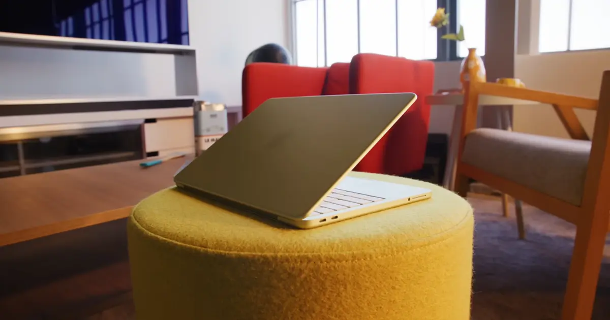 MacBook Neo na cor amarelo citrico com tela Liquid Retina de 13 polegadas e chip A18 Pro para Apple Intelligence