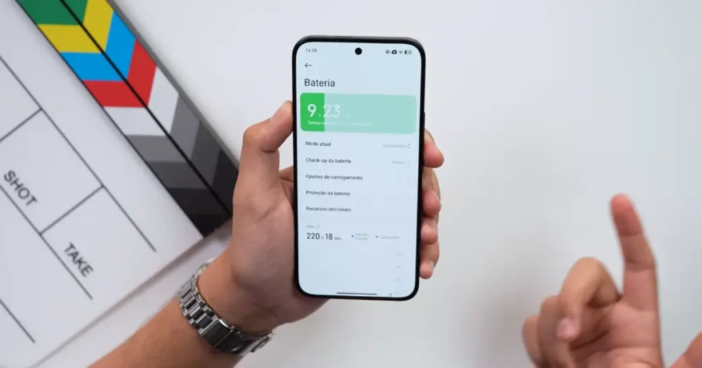 Tela monstrando a bateria do Poco x8 pro max de 8500 mAh com 100w de carregamento rápido.