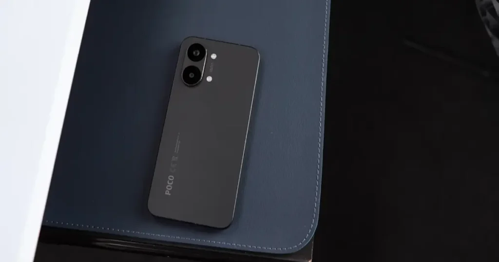OCO X8 PRO MAX na cor preto com tela AMOLED de 3500 nits e bateria de 8500 mAh em destaque na parte traseira