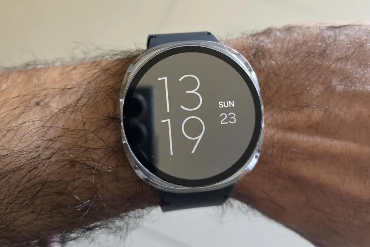 relógio de corrida samsung galaxy watch 8 no pulso.