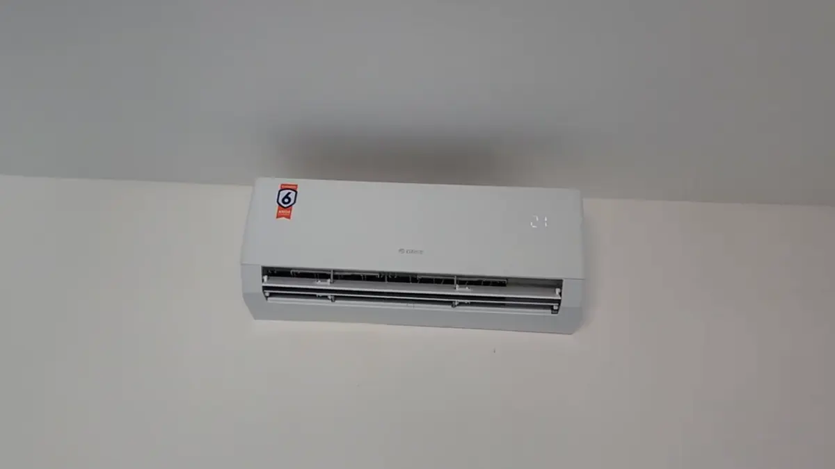 Ar-condicionado modelo Gree G-Top em funcionamento.