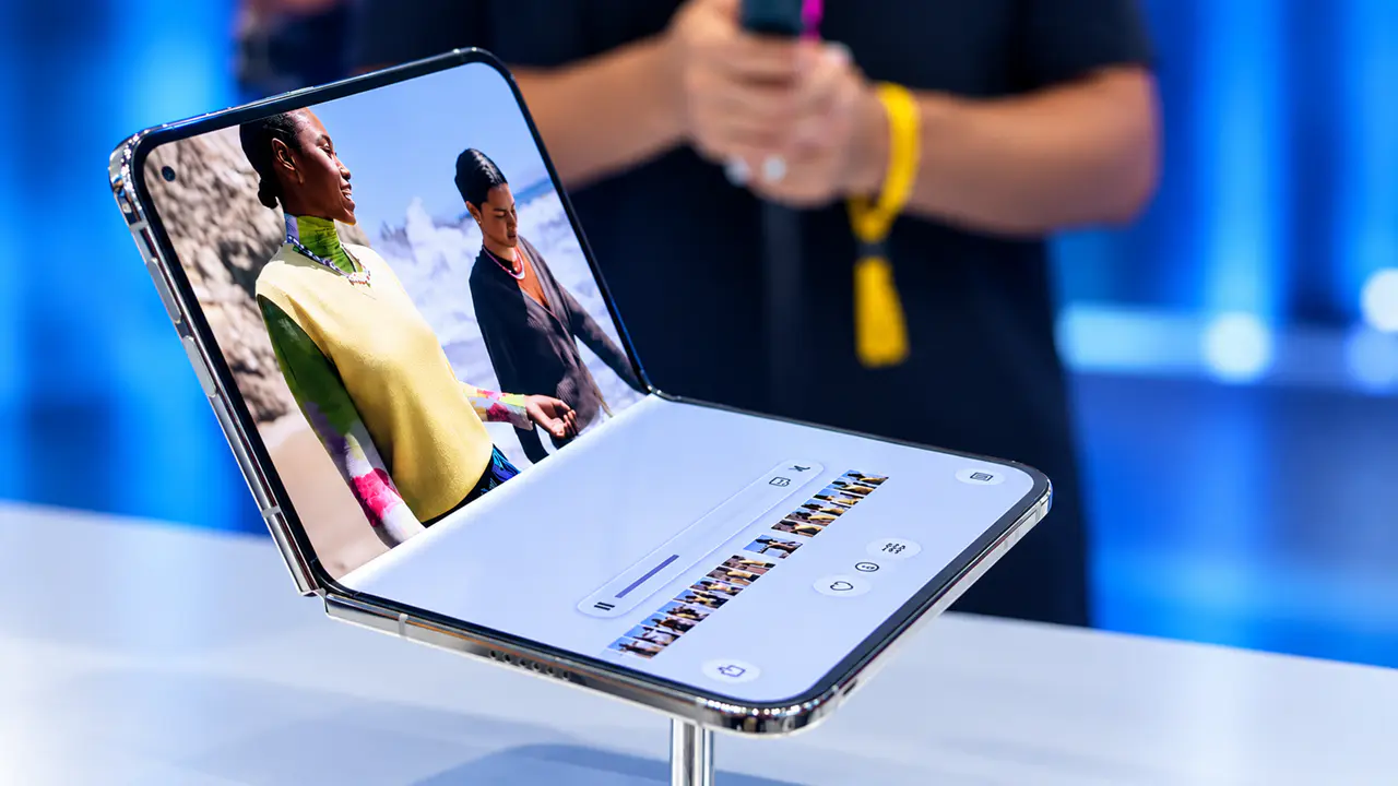 iPhone Duo dobrável da Apple com Face ID e câmera teleobjetiva integrado