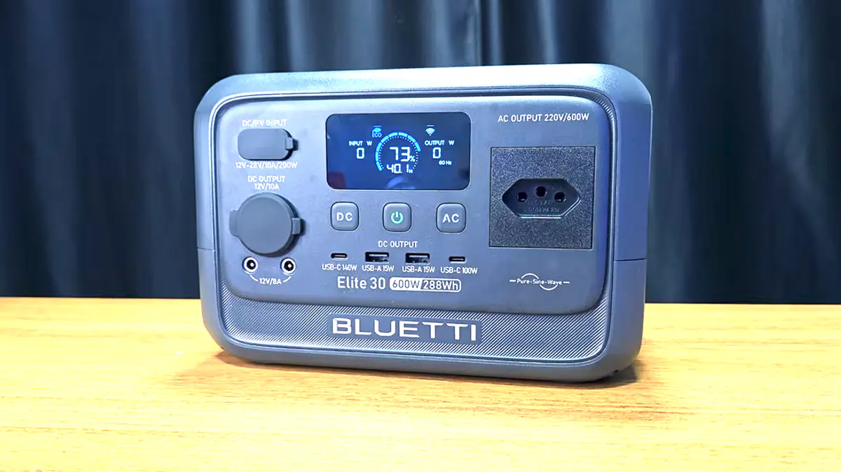 Estação de energia, Bluetti Elite 30 v2 sobe uma bancada de madeira