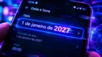 Tela de configurações do Android mostrando erro de atualização para o ano de 2027 após falha do Google.