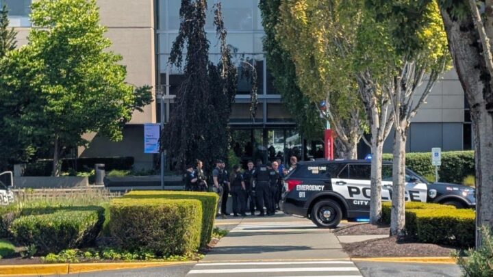 Microsoft bloqueia prédio após invasão em gabinete do presidente