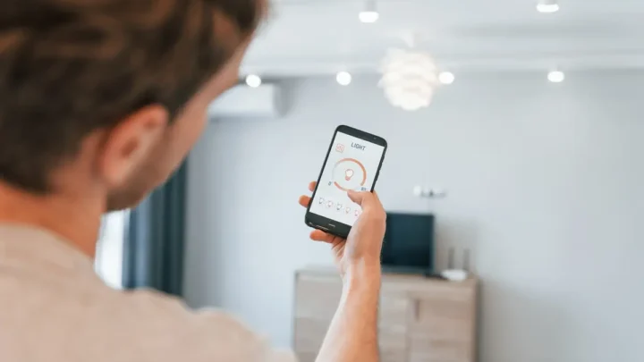 7 Dispositivos de Casa Inteligente Que Você Controla Pelo Celular