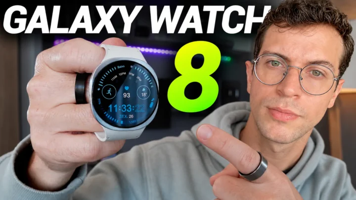 Uma pessoa apontando para o smartwatch Galacy watch 8