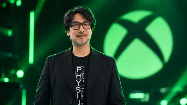 Hideo Kojima em evento oficial esclarecendo rumores sobre o orçamento de PHYSINT no Xbox.