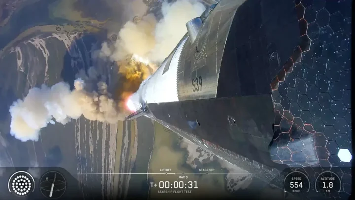 SpaceX lança nova Starship V3, mas foguete explode no retorno