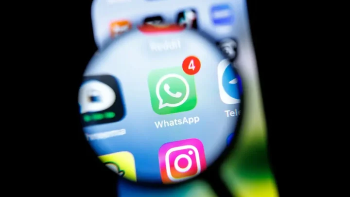 WhatsApp bloqueia contas em massa