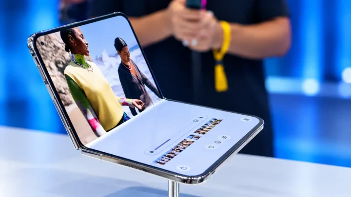 iPhone Duo dobrável da Apple com Face ID e câmera teleobjetiva integrado